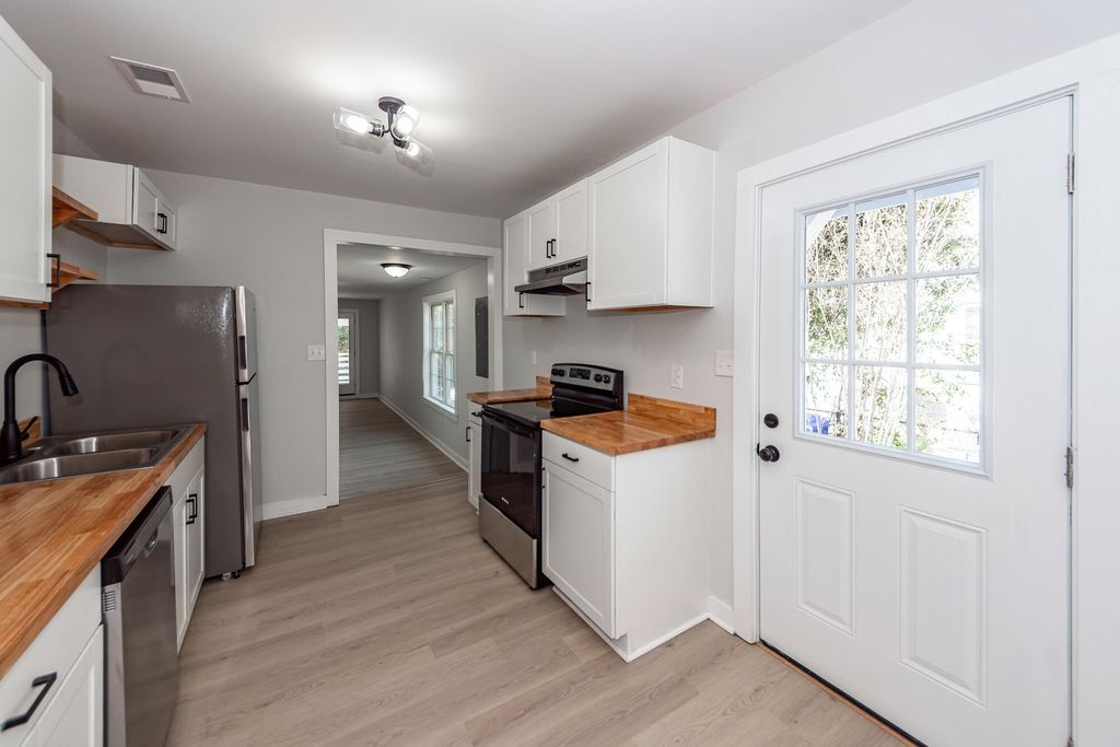 Image 9 of property listing at 2646 Madden Drive, North Charleston, SC 29405