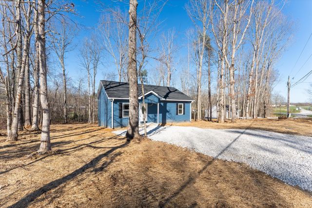 17 Central St, Tracy City, TN 37387