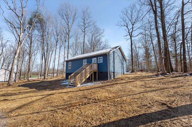 17 Central St, Tracy City, TN 37387