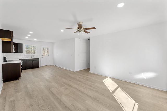 17 Central St, Tracy City, TN 37387