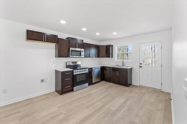 17 Central St, Tracy City, TN 37387