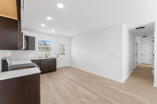 17 Central St, Tracy City, TN 37387