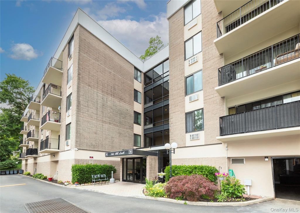 130 Colonial Parkway 3L, Yonkers, NY 10710 — photo 2