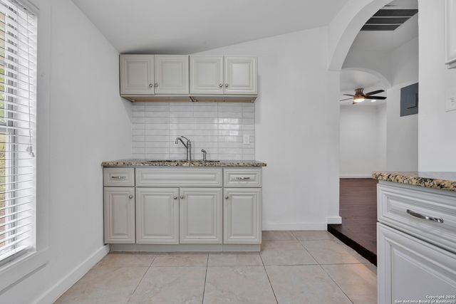 618 Atlanta St Apt 4, San Antonio, TX 78212