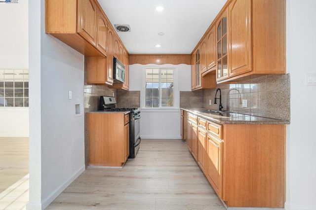 26772 Peterman Ave, Hayward, CA 94545