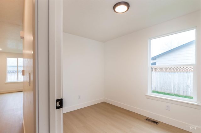 712 18th Ave N, Nampa, ID 83687