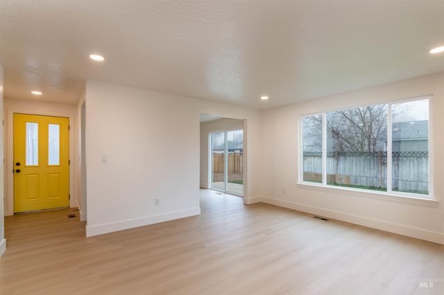 712 18th Ave N, Nampa, ID 83687