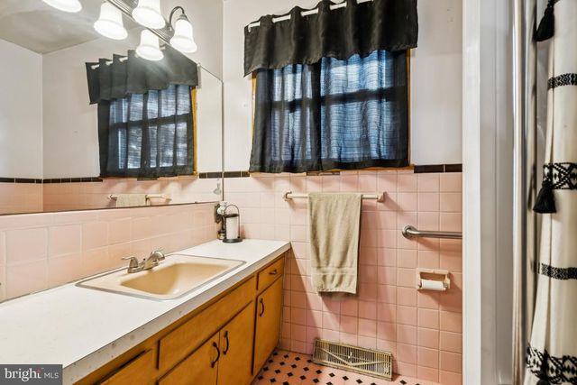 532 MAYFAIR ST, Vineland, NJ 08360