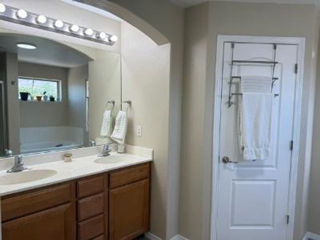 2730 Firewheel Avenue SW, Los Lunas, NM 87031