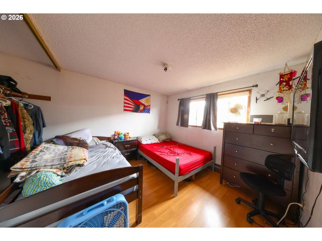 9612 Se HOLGATE Blvd, Portland, OR 97266