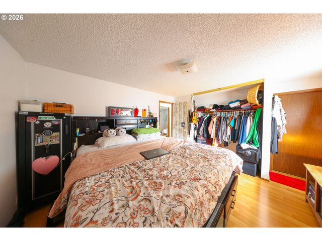 9612 Se HOLGATE Blvd, Portland, OR 97266