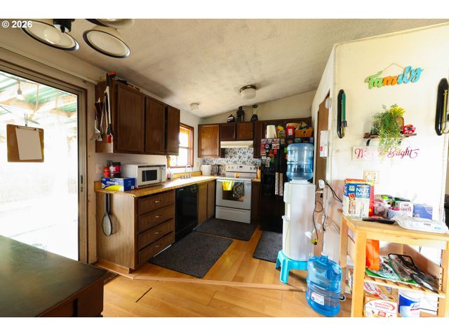 9612 Se HOLGATE Blvd, Portland, OR 97266