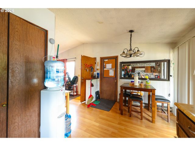 9612 Se HOLGATE Blvd, Portland, OR 97266