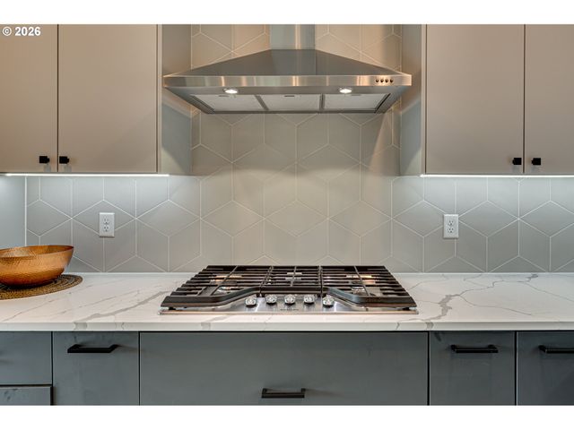 9728 N ALDER St, Camas, WA 98607