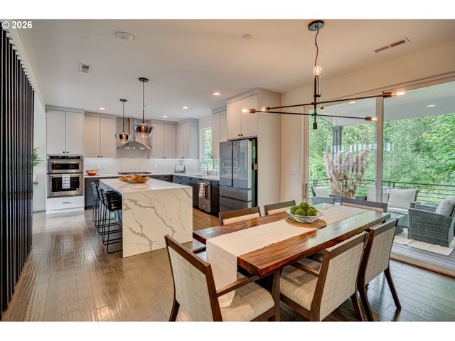 9728 N ALDER St, Camas, WA 98607