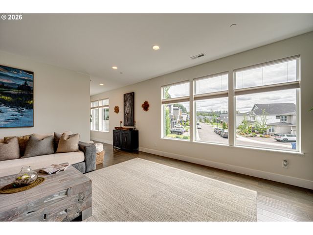 9728 N ALDER St, Camas, WA 98607