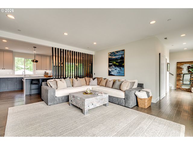 9728 N ALDER St, Camas, WA 98607