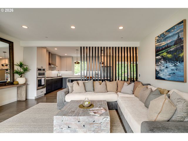 9728 N ALDER St, Camas, WA 98607