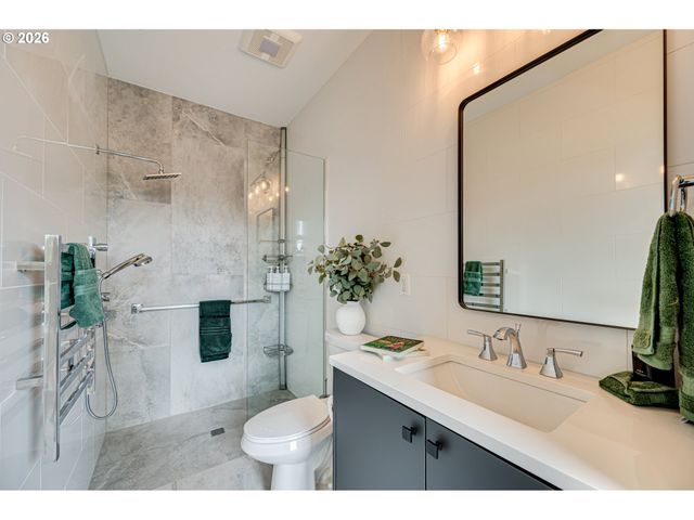 9728 N ALDER St, Camas, WA 98607
