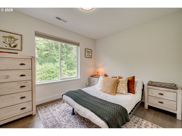 9728 N ALDER St, Camas, WA 98607