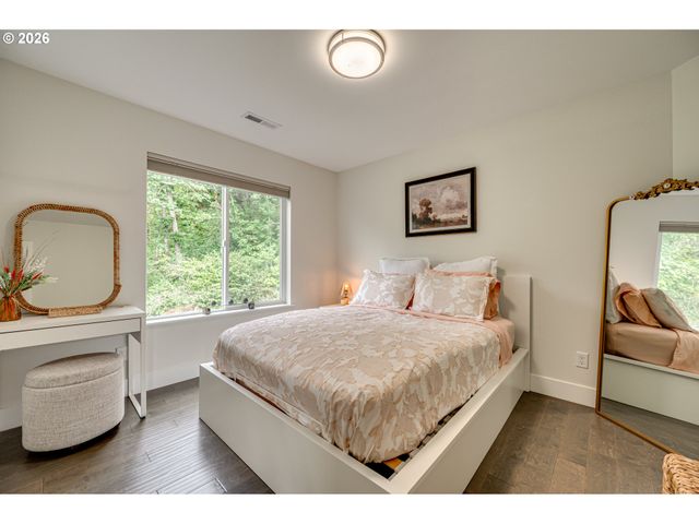 9728 N ALDER St, Camas, WA 98607