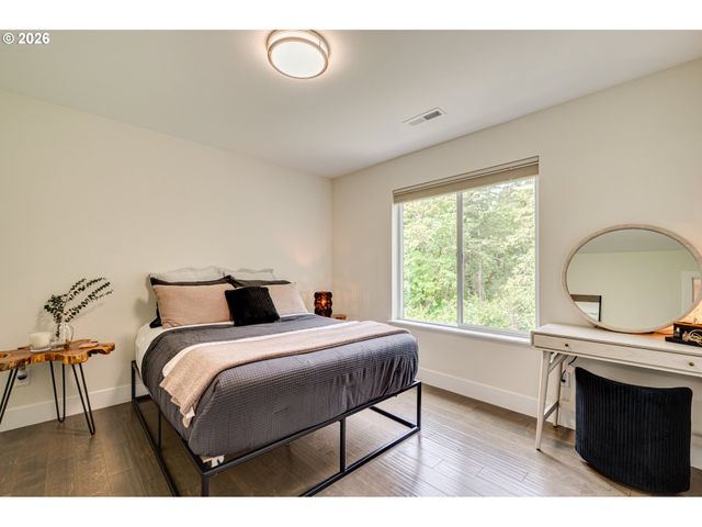 9728 N ALDER St, Camas, WA 98607
