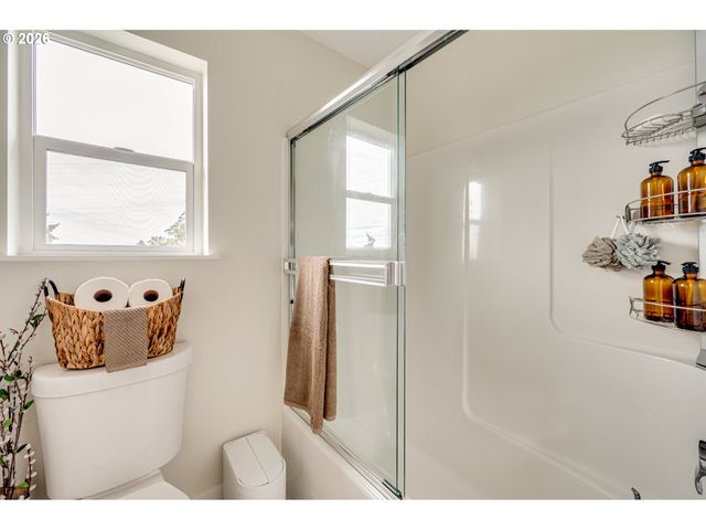 9728 N ALDER St, Camas, WA 98607