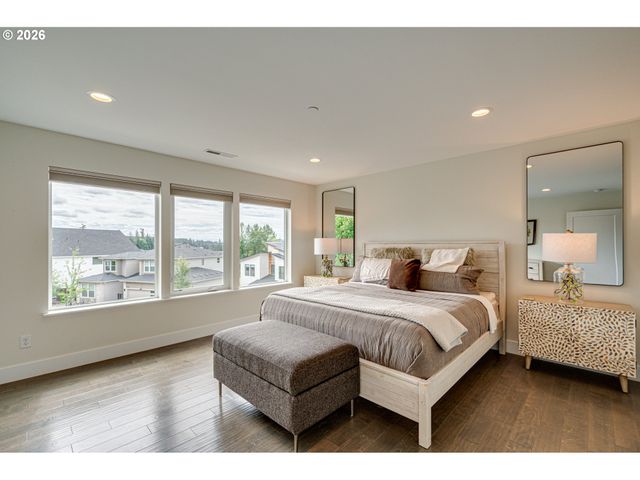 9728 N ALDER St, Camas, WA 98607
