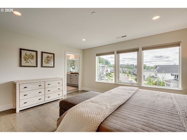 9728 N ALDER St, Camas, WA 98607