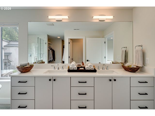 9728 N ALDER St, Camas, WA 98607