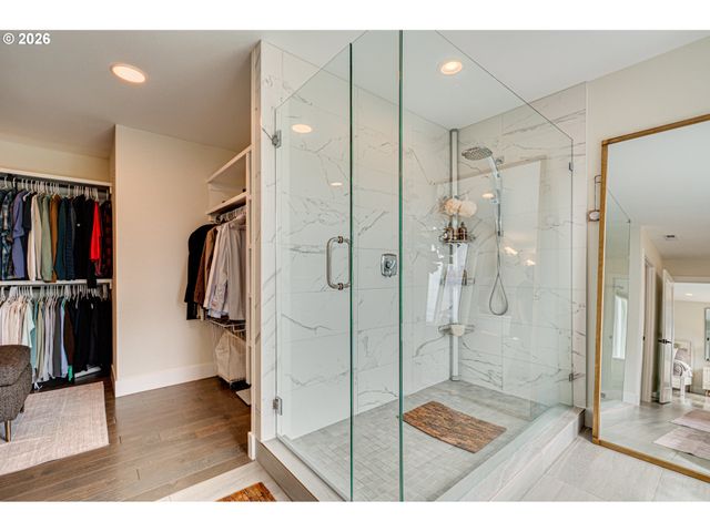 9728 N ALDER St, Camas, WA 98607