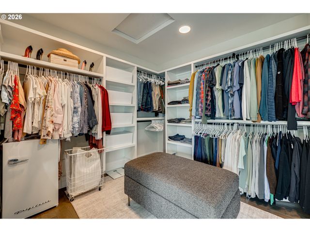 9728 N ALDER St, Camas, WA 98607