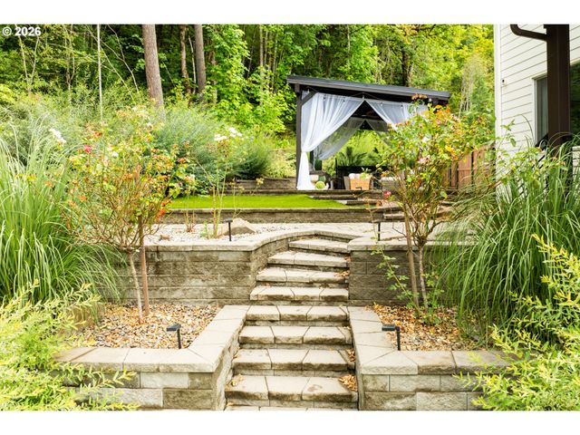 9728 N ALDER St, Camas, WA 98607