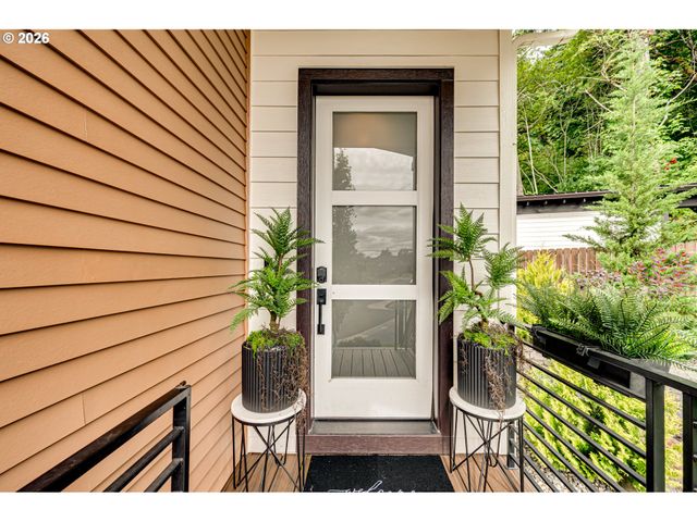 9728 N ALDER St, Camas, WA 98607