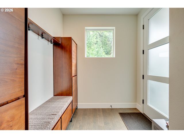 9728 N ALDER St, Camas, WA 98607