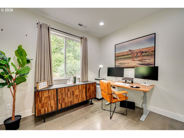 9728 N ALDER St, Camas, WA 98607