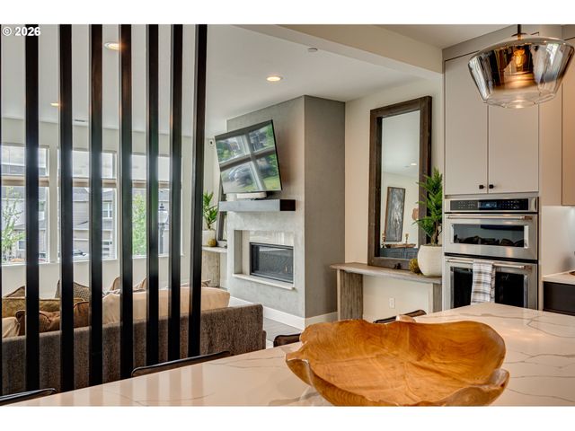 9728 N ALDER St, Camas, WA 98607