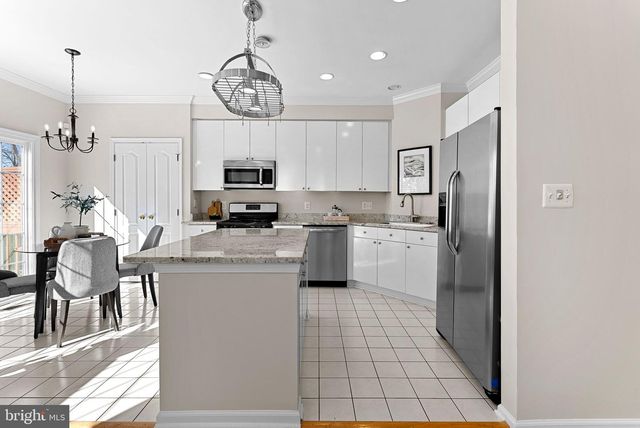 1733 STUART POINTE LN, Herndon, VA 20170