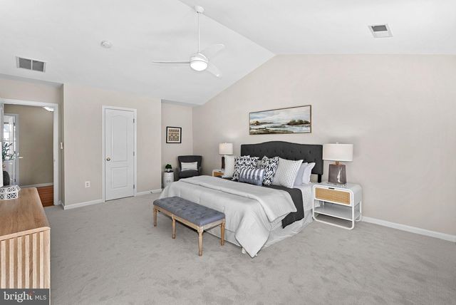 1733 STUART POINTE LN, Herndon, VA 20170