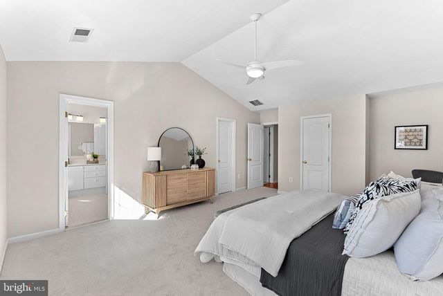 1733 STUART POINTE LN, Herndon, VA 20170