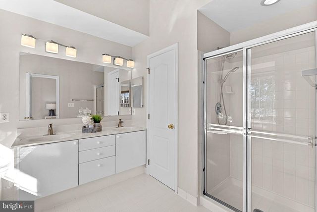 1733 STUART POINTE LN, Herndon, VA 20170