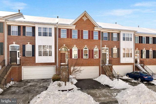 1733 STUART POINTE LN, Herndon, VA 20170