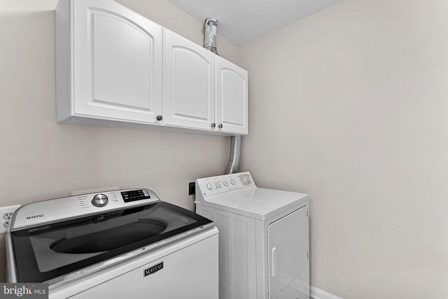 1733 STUART POINTE LN, Herndon, VA 20170