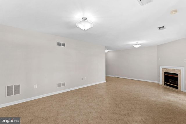 1733 STUART POINTE LN, Herndon, VA 20170