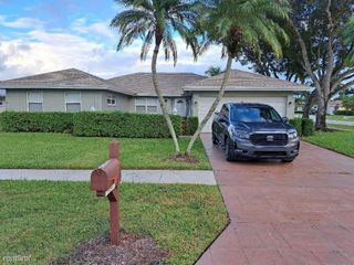 10561 Greentrail Dr, Boynton Beach, FL 33436