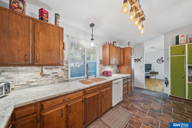 900 N 81 Street, Lincoln, NE 68505