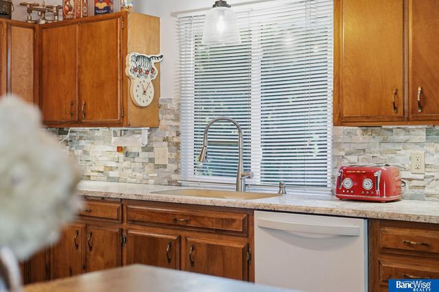 900 N 81 Street, Lincoln, NE 68505