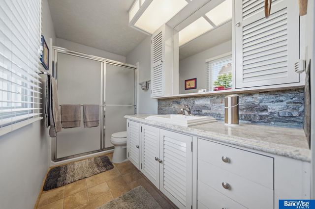 900 N 81 Street, Lincoln, NE 68505