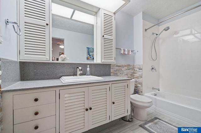 900 N 81 Street, Lincoln, NE 68505