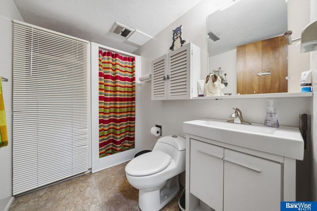 900 N 81 Street, Lincoln, NE 68505